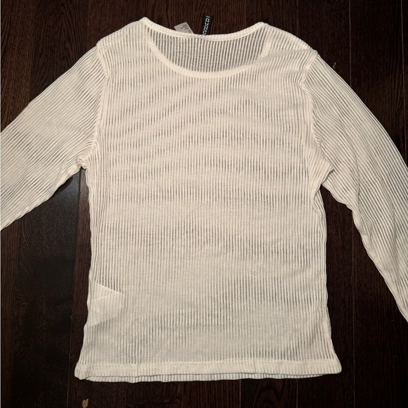 H&M white striped mesh top 3 for $10🛍️ - Picture 2 of 3